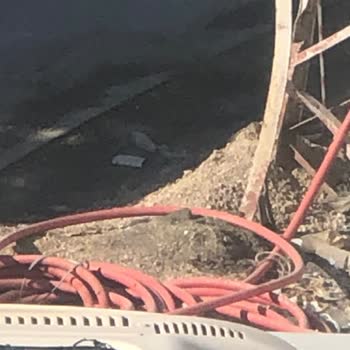 Enerjisa Toroslar’a Ait Dağınık Kablolar Fiber Altyapı Çalışmasını Engelliyor