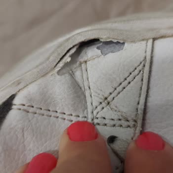 FLO'dan Aldığım Ayakkabının Dikişleri Kısa Sürede Patladı, Garanti Kapsamında Çözüm İstiyorum