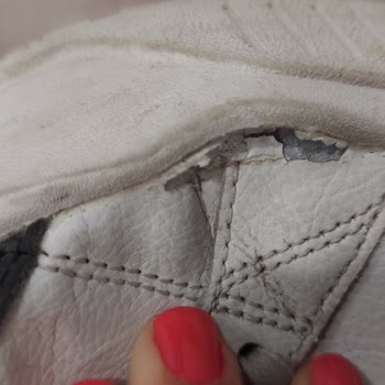 FLO'dan Aldığım Ayakkabının Dikişleri Kısa Sürede Patladı, Garanti Kapsamında Çözüm İstiyorum