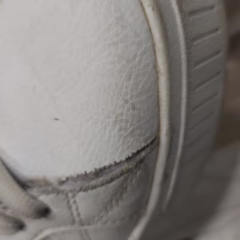 FLO'dan Aldığım Ayakkabının Dikişleri Kısa Sürede Patladı, Garanti Kapsamında Çözüm İstiyorum