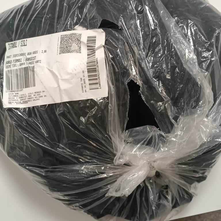 Yırtık Poşette Ağır Kokulu Mont Ve Eksik Ürün Teslimatı Mağduriyeti