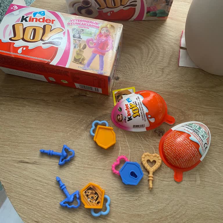 Kinder Joy Sürpriz Yumurtalarda Tekrarlayan Ve Bozuk Oyuncak Hayal Kırıklığı