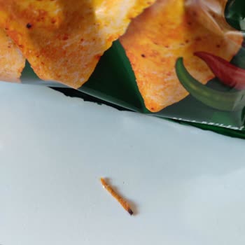 Cipsin İçinden Çıkan Ağaç Parçası Sağlık Ve Hijyen Endişesi Yarattı