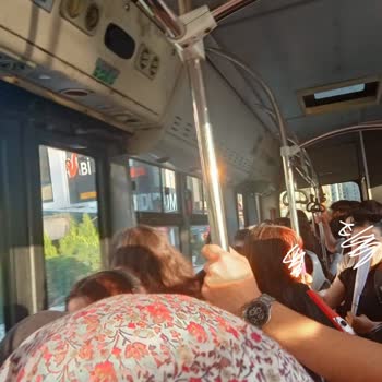 Adana Büyükşehir Belediyesi Otobüs Yetersizliği Ve Durak Koşulları Öğrencileri Mağdur Ediyor