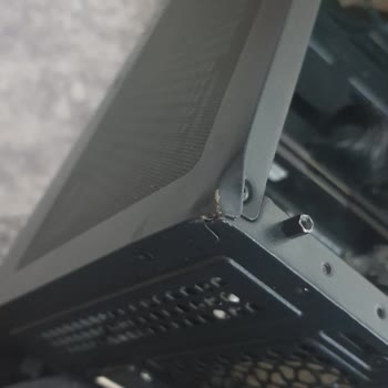 Servis Sonrası Hasarlı Kasa Ve Eksik Parça Sorunu