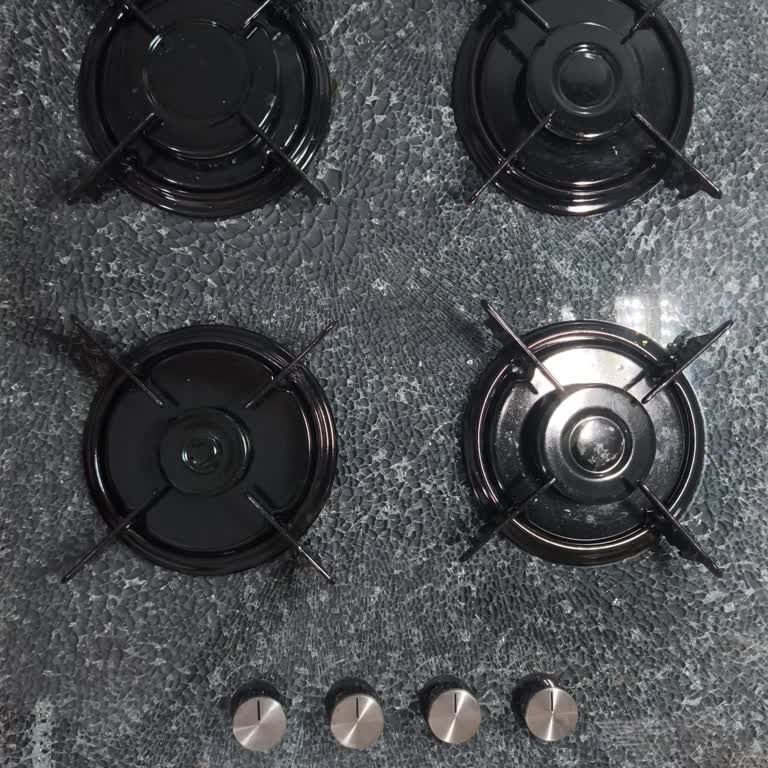 Yeni Alınan Ankastre Ocak Camı Patladı, Servis Süreci Mağduriyet Yarattı