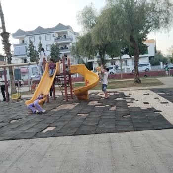 Karacaoğlan Parkı'ndaki Bakım Eksiklikleri Ve Güvenlik Sorunları