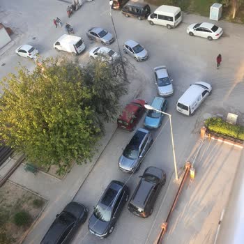 Trafik Yoğun Saatlerde Keyfi Yol Kapatma Mağduriyeti