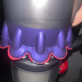 Servisten Hasarlı Ve Kullanılamaz Şekilde Dönen Dyson Süpürge