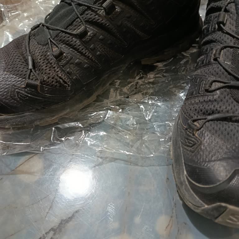 Kısa Sürede Yırtılan Ayakkabı İçin Çözüm Bulunamıyor: Salomon'dan Hayal Kırıklığı