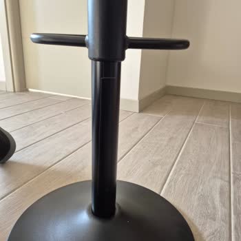 Defolu Bar Sandalyeleri Tekrar Tekrar Değiştirildi Ama Sorun Çözülmedi