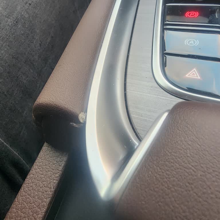 Sıfır Araçta Deri Döşeme Hatası Ve Çözüm Bekleyişi