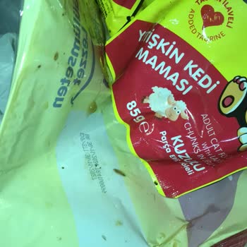 Kedi Mamasında Sağlık Riski Ve Kalite Sorunu: Kurtlu Ve Şişmiş Paket