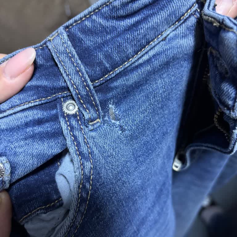 Pull And Bear’dan Yırtık Ve Defolu Pantolon Mağduriyeti