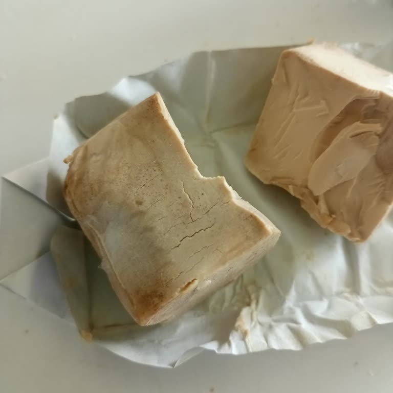 Tarihi Geçmiş Küflü Ürün Satışı Mağazada Hayal Kırıklığı