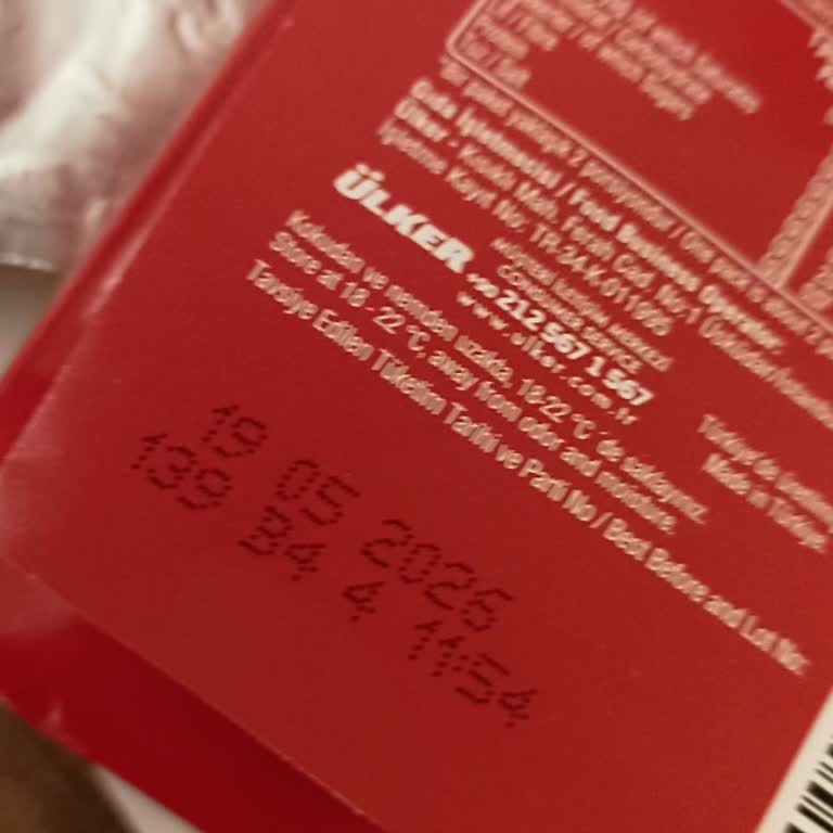 Aldığım İki Farklı Ülker Kare Çikolata Paketinde Renk Farklılığı Ve Endişe