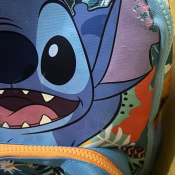 Yeni Alınan Okul Çantasının Görselinde Kısa Sürede Soyulma Sorunu Yaşadım