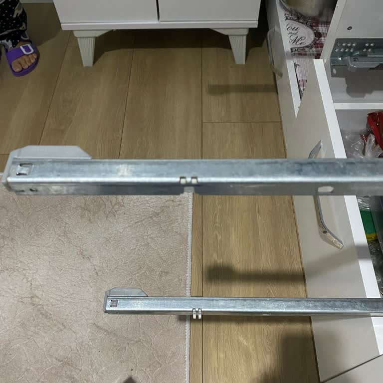 Çekmece Raylarında Kırılan Parça Nedeniyle Kapanmama Sorunu Ve Yedek Parça Talebi