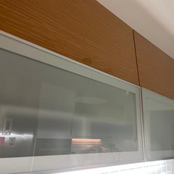 Mutfak Dolap Kapaklarının Pistonları Kısa Sürede Bozuldu Çocuklar İçin Tehlike Oluşturuyor