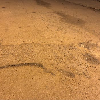 Mahalledeki Çukurların Onarımı İçin Acil Çözüm Talebi