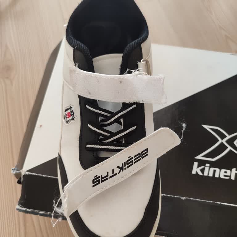 Kinetix Ayakkabının Bağcık Kısmı 1 Ayda Koptu, FLO Mağazası İade Ve Değişim Yapmadı