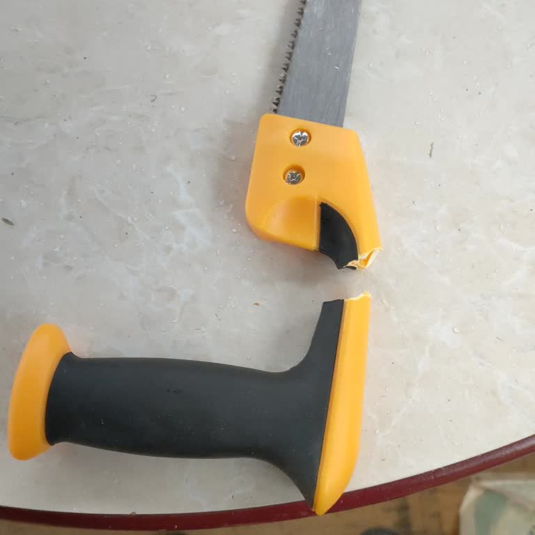 Yeni Aldığım Testerenin Sapı İlk Kullanımda Kırıldı Ve Kesme Sırasında Sürekli Takılıyor