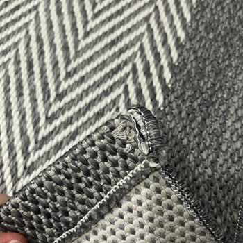 Üç Ayda Köşe İpleri Sökülen Halı İçin Çözüm Bekliyorum