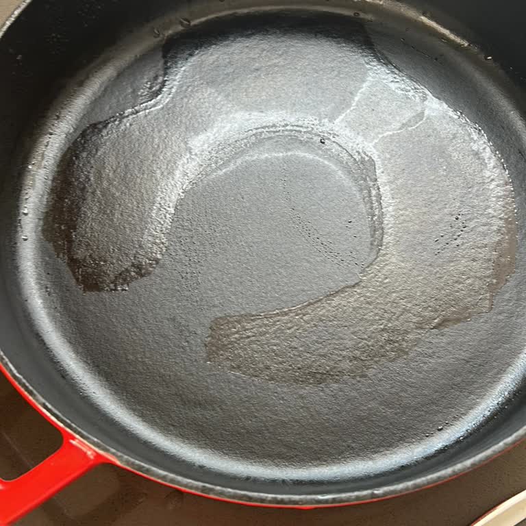 Lava Döküm Tencerede İlk Kullanım Sonrası Yağ Lekesi Ve Müşteri Hizmetlerine Ulaşamama