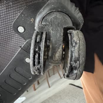 Pegasus Uçuşunda Kırılan Valiz Tekerleği İçin Yardım Talebi