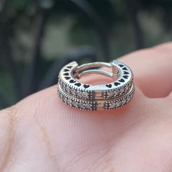 Pandora Mücevher Küpede Kararma Ve Klips Sorunu, Mağaza Çözüm Sunmuyor