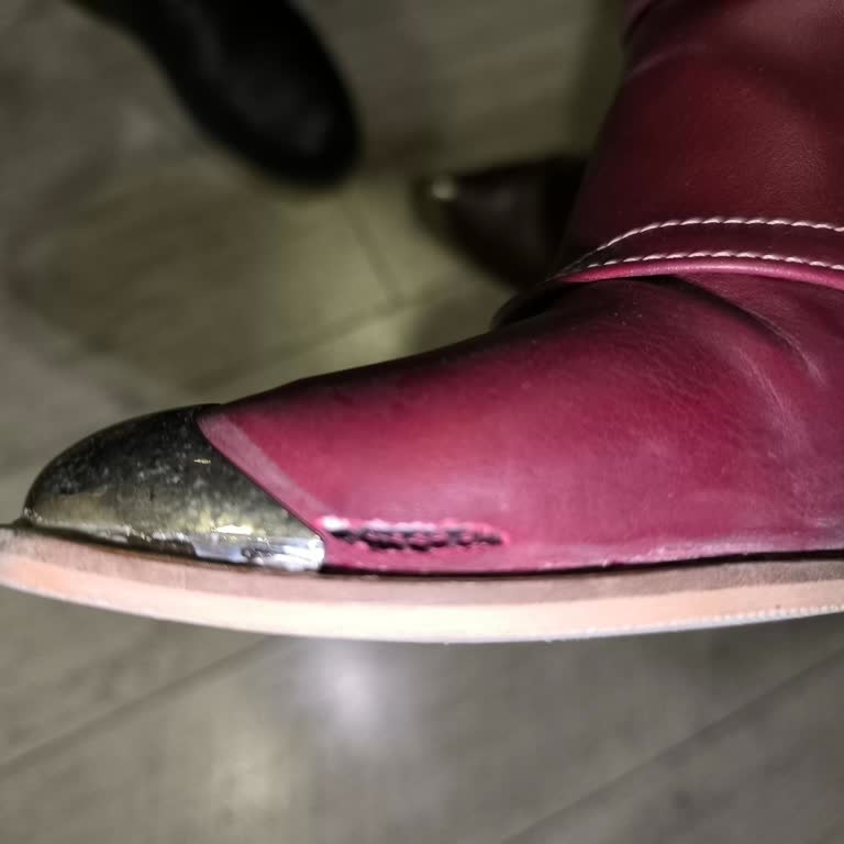 Kısa Sürede Yırtılan Çizme Ve Yetersiz Müşteri Hizmeti