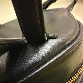 Guess Sırt Çantasında Kısa Sürede Deri Soyulması Yaşadım