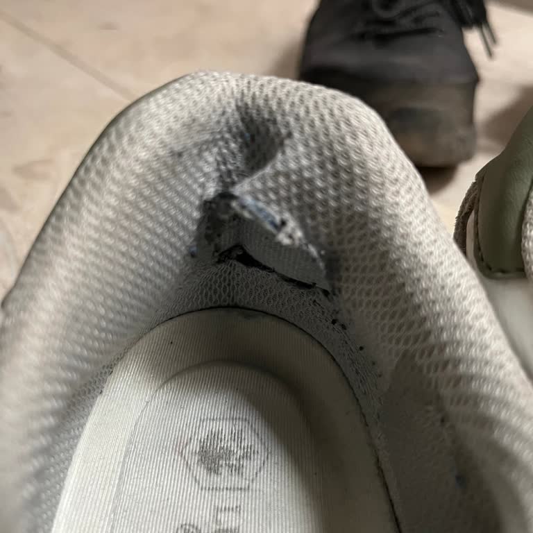 Aldığım Ayakkabı 1 Ayda Yırtıldı, Değişim Talebim Reddedildi