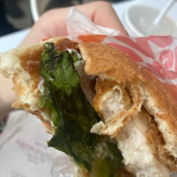 Sipariş Verdiğim Chicken Royale Menüde Çürük Marul Çıkması Ve Mağduriyetim