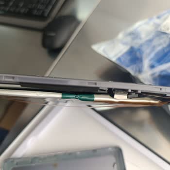 Kutusunda Bekleyen Tabletin Bataryası Şişti, Ekran Paramparça Oldu Çözüm Yok