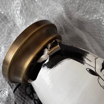 Yurtiçi Kargo Değerli Abajurum Kargo Sürecinde Kırıldı