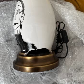 Yurtiçi Kargo Değerli Abajurum Kargo Sürecinde Kırıldı