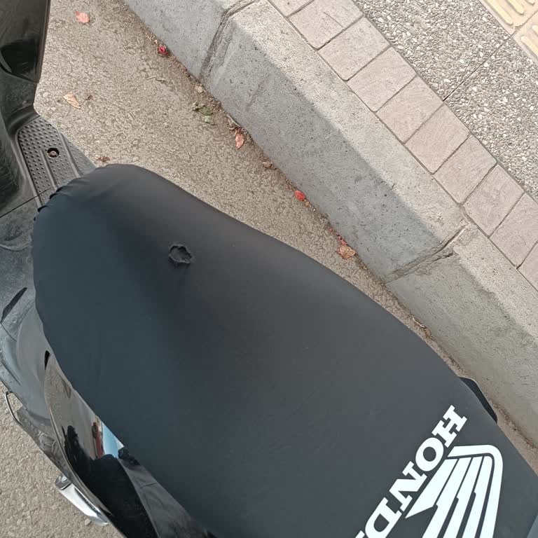 Yırtık Koltuk Kılıfı Gönderildi, Satıcı Değişim Talebimi Reddetti