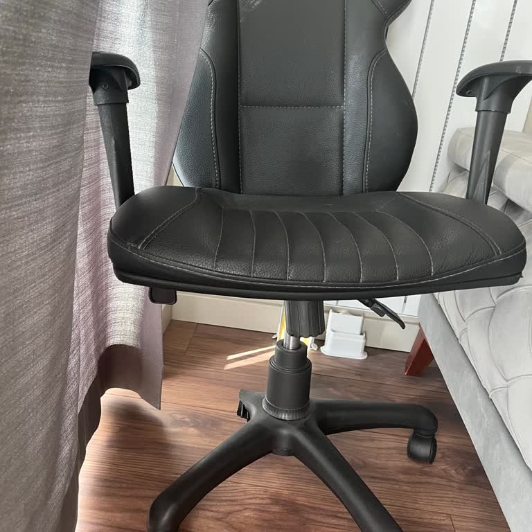 Kısa Sürede Kırılan Sandalye İçin Ücret Talebi Ve İade Sorunu