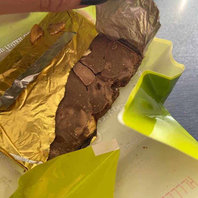 Taze Olmayan Eti Antep Fıstıklı Çikolata: Bozuk Tat Ve Mağduriyet