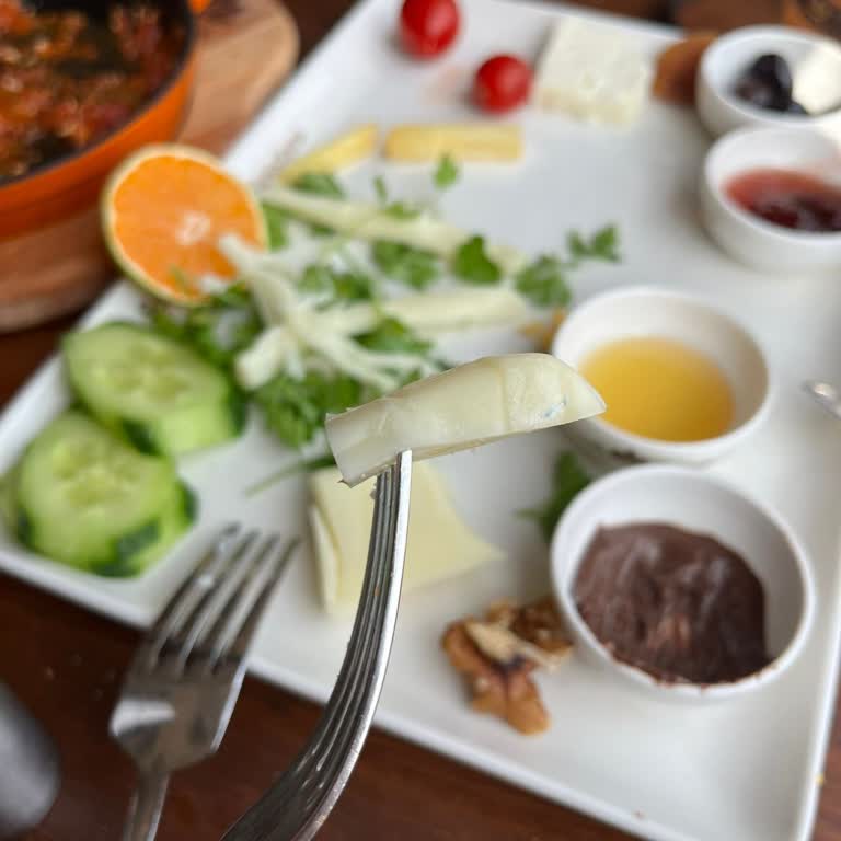 Sultanbeyli Aydos Sosyal Tesisleri'nde Hijyen Sorunları Ve İlgisiz Garson