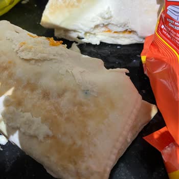 Son Kullanma Tarihi Geçmiş Ve Küflenmiş Superfresh Tost Ürünü Satışı