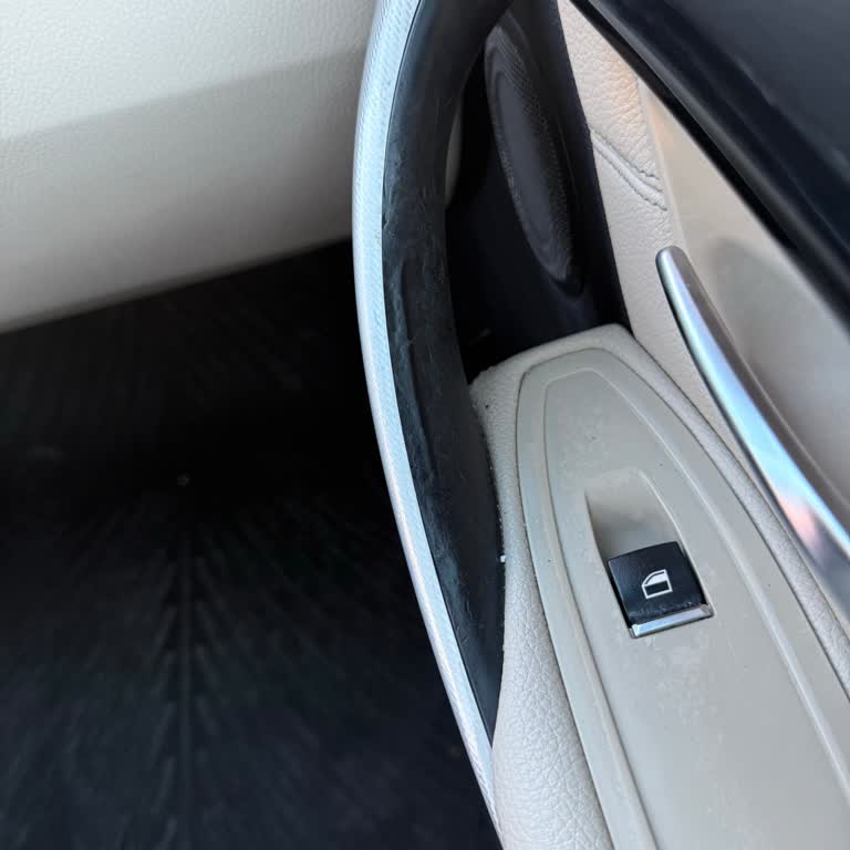 BMW 3.20i Araçta Kapı Kolu Ve Plastik Parçalarda Erime Sorunu
