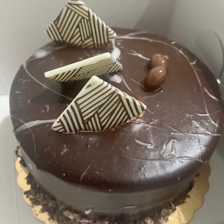 Sipariş Edilen Pastanın Görselden Tamamen Farklı Gelmesi Ve Çözüm Sunulmaması