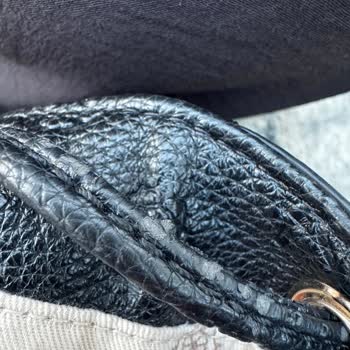 Guess Çantada Kısa Sürede Deri Soyulması Ve Deformasyon