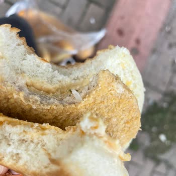 Burgerin İçinden Lastik Gibi Madde Çıktı, Hayal Kırıklığına Uğradım