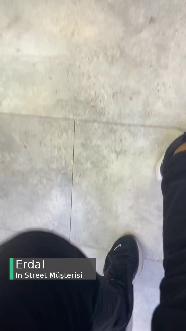 In Street Kusurlu Nike Ayakkabı Satışı videonun kapak resmi