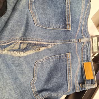 Kısa Sürede Parçalanan Pantolon Ve Yetersiz Garanti Süresi