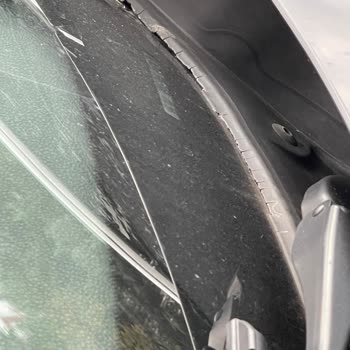 BMW F30 Ön Cam Fitili Kronik Sorunu Ve Ücretsiz Değişim Talebi