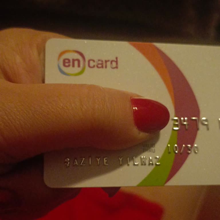 Yanlış Soyadlı Kredi Kartı Gönderildi, Haksız Borç Yansıtıldı Çözüm Bekliyorum